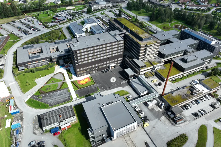 Flyfoto av Førde sentralsjukehus