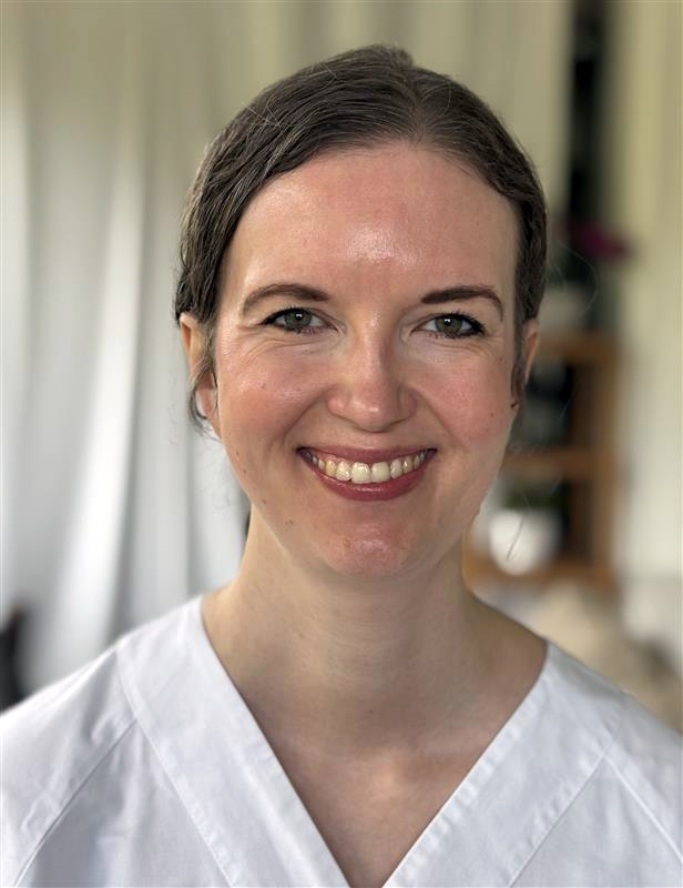 Eit portrettbilde av overlege Kaya Kvarme Jacobsen som smiler